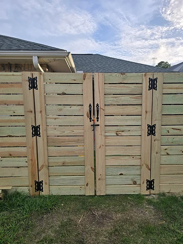 the-ol-pallet-fence-v0-qpcazn83ux4h1