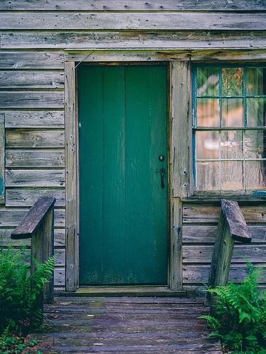 i-have-an-obsession-with-doors-and-windows-in-old-houses-v0-0oa7pvf7xn7h1