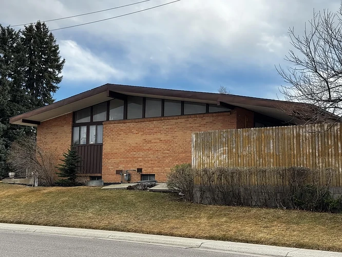 Старый забор из дерева, все равно прекрасен )