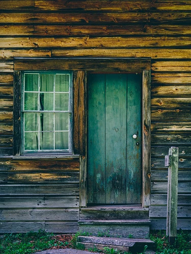 i-have-an-obsession-with-doors-and-windows-in-old-houses-v0-k46s6sf7xn7h1
